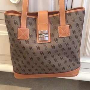 Brand New Dooney& Bourke shoulder bag